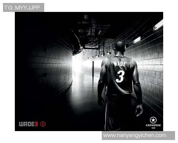 背影中的篮球传奇黑白交织的运动人生与梦想追逐